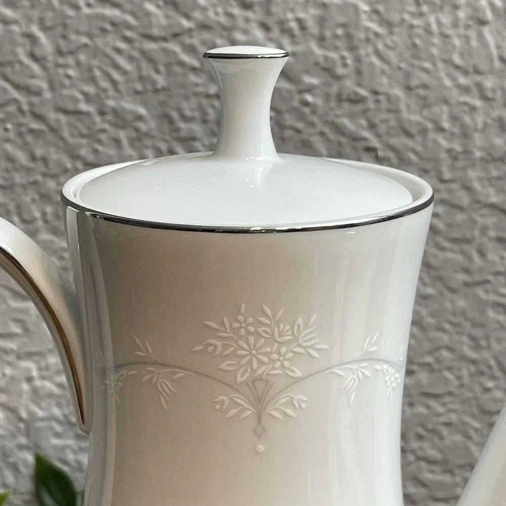 Vintage Noritake Whitebrook 6441 Coffee Pot White Platinum Trim Floral Lid Mint